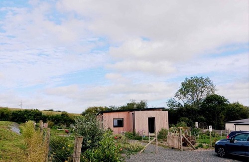Yvias House | Wooden house near the sea