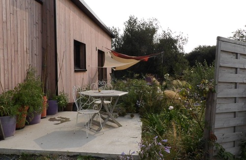 Yvias House | Wooden house near the sea