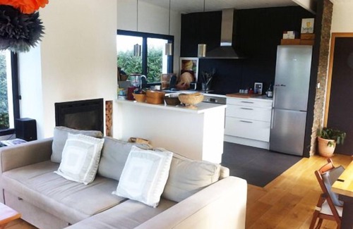Landeda House | Wooden house overlooking the sea at 180 °.