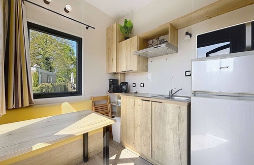 Jullouville-les-Pins House | Wooden Tiny House with terrace, pool, wifi, pets, parking - 200m from the beach