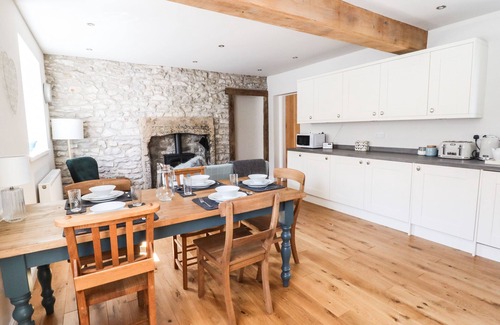 Taddington Cottage | WOODGATE, pet friendly, character holiday cottage in Miller’s Dale