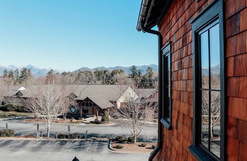 Cheshire Cabin | Woodhaven Cabin - FREE BILTMORE PASSES