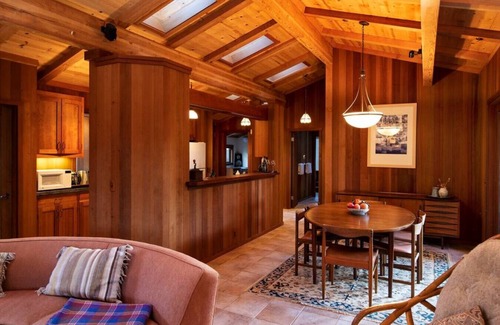 Inverness House | Woodhaven | MCM Inspired Getaway w/Amazing Views