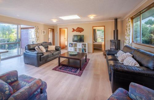 Akaroa House | Woodills Wonderland - Akaroa Holiday Home
