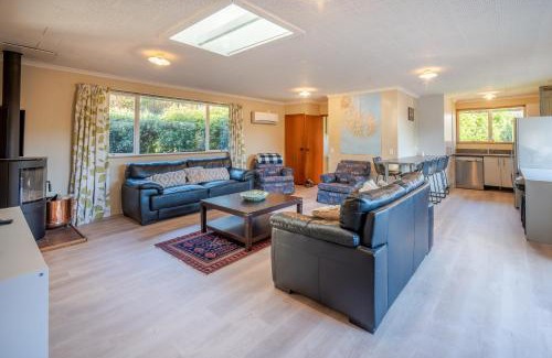 Akaroa House | Woodills Wonderland - Akaroa Holiday Home