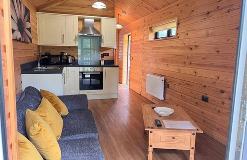 Runcton Holme Cabin | Woodlakes Park