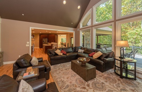 North Glade Hills House | Woodland Chalet: Lake Access, Private Indoor Pool, 2 Hot Tubs!