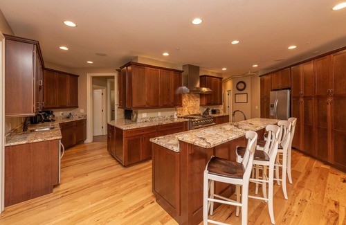 North Glade Hills House | Woodland Chalet: Lake Access, Private Indoor Pool, 2 Hot Tubs!