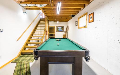 Boyds Creek Villa | Woodland Chalet