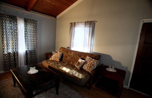 Wofford Heights House | Woodland Cottage near the lake and river