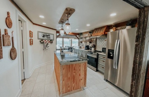 Royal Cottage | Woodland Cottage *Newly Remodeled*