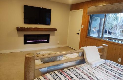 Big Bear City House | Woodland Hideaway - Stylish & Spacious, Snow Play & Hiking, EV-Friendly, Designer Interior, New Host Deal