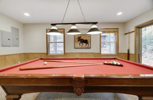 Lake Harmony Estates House | Woodland Oasis by AvantStay Hot Tub Firepit Walk to Lake
