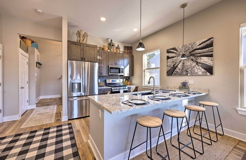 Woodland Park House | Woodland Park Escape: Licensed, Hot Tub, Mtn Views