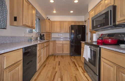 Woodland Park House | Woodland Park Hideaway - NEW HOT TUB - Perfect Family Getaway!