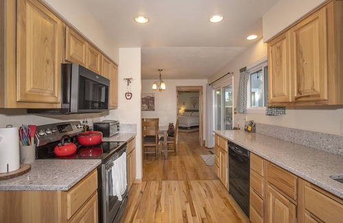 Woodland Park House | Woodland Park Hideaway - NEW HOT TUB - Perfect Family Getaway!