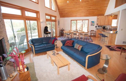 Davis House | Woodland Pond - 132 Teakwood DrivennWoodland Pond - Lake Front Home, Air Conditioning, Hot Tub