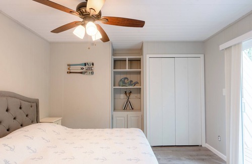 Heber Springs Cabin | Woodland Retreat is a perfect destination to relax w/gorgeous lakefront views!