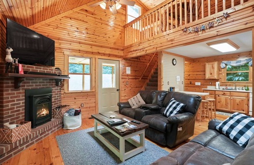 Rockbridge Cabin | Woodland View - Hidden Falls Retreat