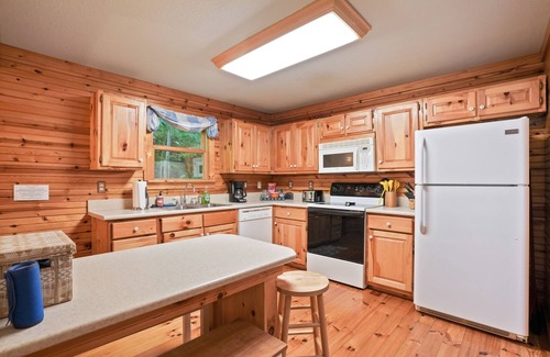 Rockbridge Cabin | Woodland View - Hidden Falls Retreat