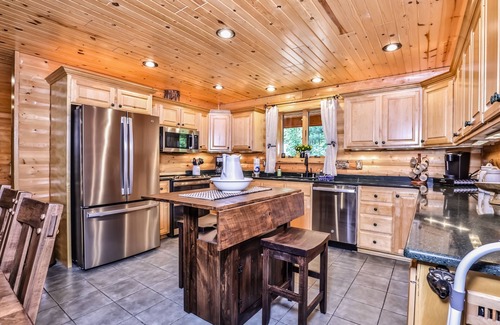 Mercer House | Woodland Wonderland | Spacious cabin-style house in Winchester with lake access