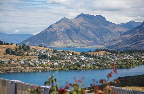 Queenstown House | Woodlands on the Hill
