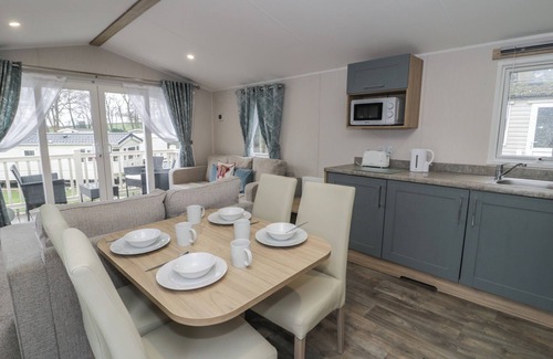 Ruthin Cottage | WOODLANDS PLATINUM (WO29), family friendly, with a garden in Ruthin