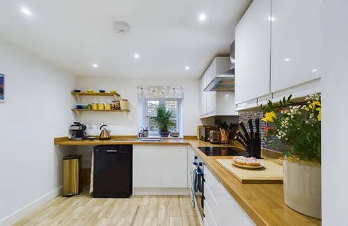 Penrith Cottage | Woodman's Cottage, Penrith - a cottage that sleeps 4 guests in 2 bedrooms