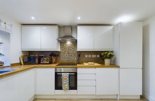 Penrith Cottage | Woodman's Cottage, Penrith - a cottage that sleeps 4 guests in 2 bedrooms