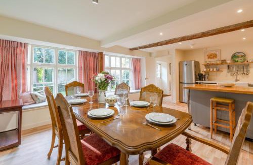 Rendcomb House | Woodmancote Manor Cottage