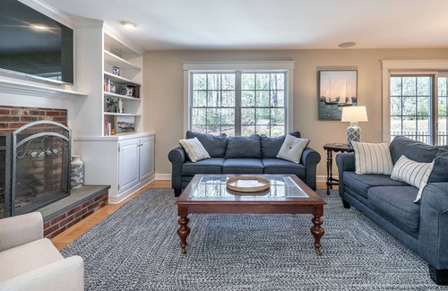 Goshen House | Woodridge Lake Classic Colonial 5 BR Lake House.