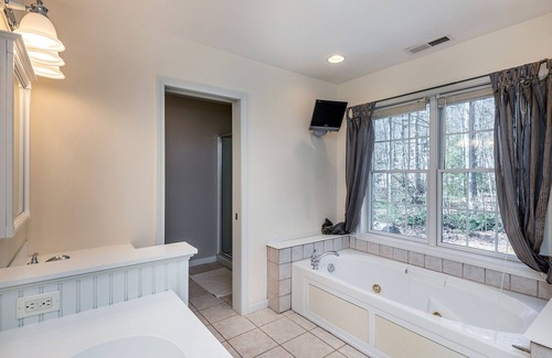 Goshen House | Woodridge Lake Classic Colonial 5 BR Lake House.
