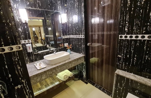 Bhopal Hotel | Woods inn Resort