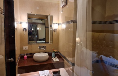 Bhopal Hotel | Woods inn Resort