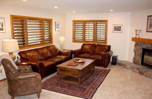 Warrior's Mark House | Woods Manor #302-A - Close to Main Street - Access to Indoor Hot Tub and Shuttle