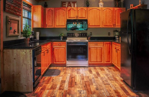 Murphy Cabin | WOODS UPON A TIME: Lavish Hilltop Cabin w/Fishing Pond