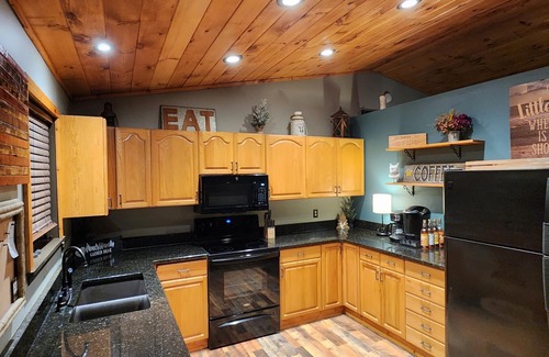 Murphy Cabin | WOODS UPON A TIME: Lavish Hilltop Cabin w/Fishing Pond