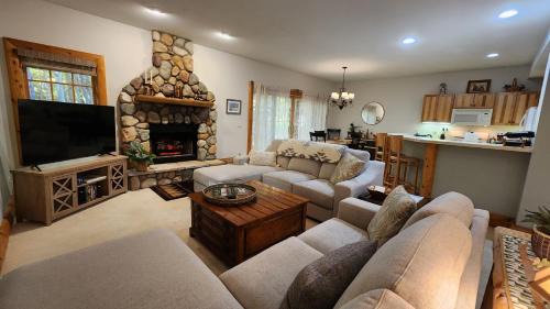 Petoskey House | Woods Way Hideaway - minutes from Petoskey & Harbor Springs - close to beaches, skiing & more!