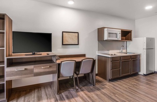 Greenacres Hotel | WoodSpring Suites Bakersfield Airport