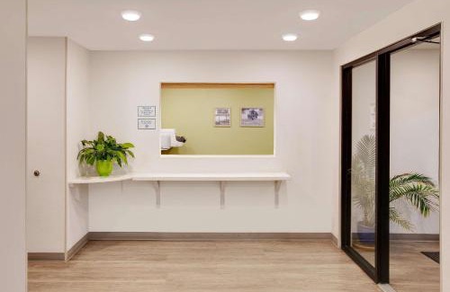 Bakersfield Hotel | WoodSpring Suites Bakersfield East