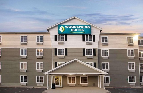 Broadmoor Hotel | WoodSpring Suites Baton Rouge East I-12