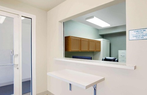 Broadmoor Hotel | WoodSpring Suites Baton Rouge East I-12