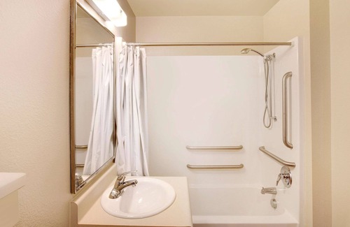 Broadmoor Hotel | WoodSpring Suites Baton Rouge East I-12