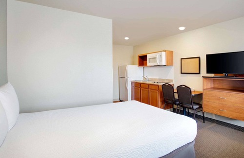 Chesapeake Hotel | WoodSpring Suites Chesapeake - Norfolk Greenbrier