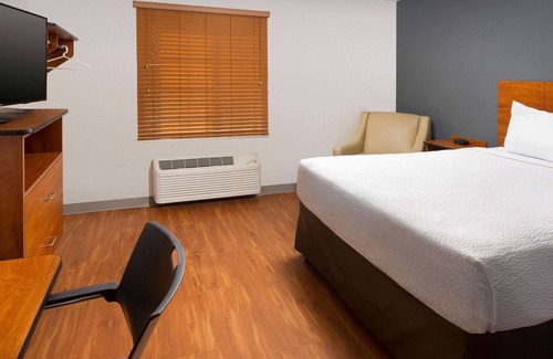 Darien Hotel | WoodSpring Suites Chicago Darien