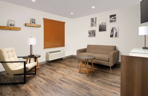 Darien Hotel | WoodSpring Suites Chicago Darien