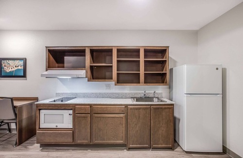 Novi Hotel | WoodSpring Suites Detroit Farmington Hills
