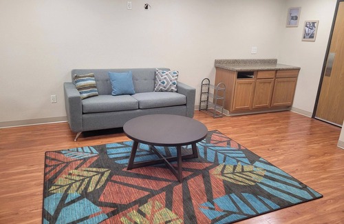Jeffersonville - Clarksville Hotel | WoodSpring Suites Louisville Clarksville