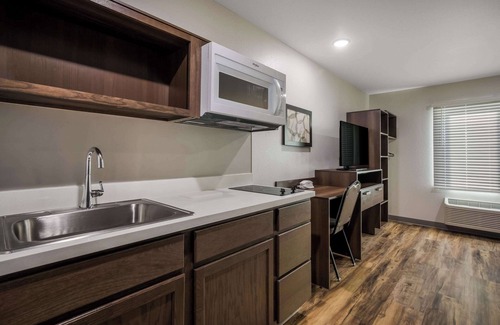 Colgate Hotel | Woodspring Suites Milwaukee - Menomonee Falls