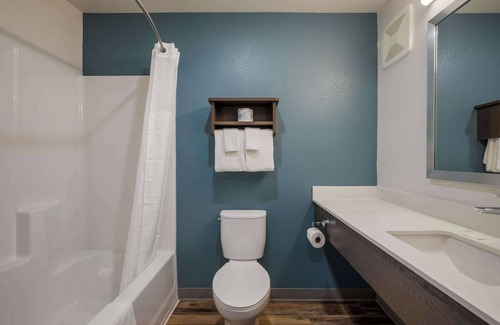 Colgate Hotel | Woodspring Suites Milwaukee - Menomonee Falls